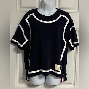 1- TB THOM NEW YORK Navy-White Trim High-Low Hem COTTON T-Shirt